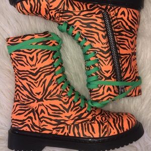 Tiger stripes combat boots black & orange
